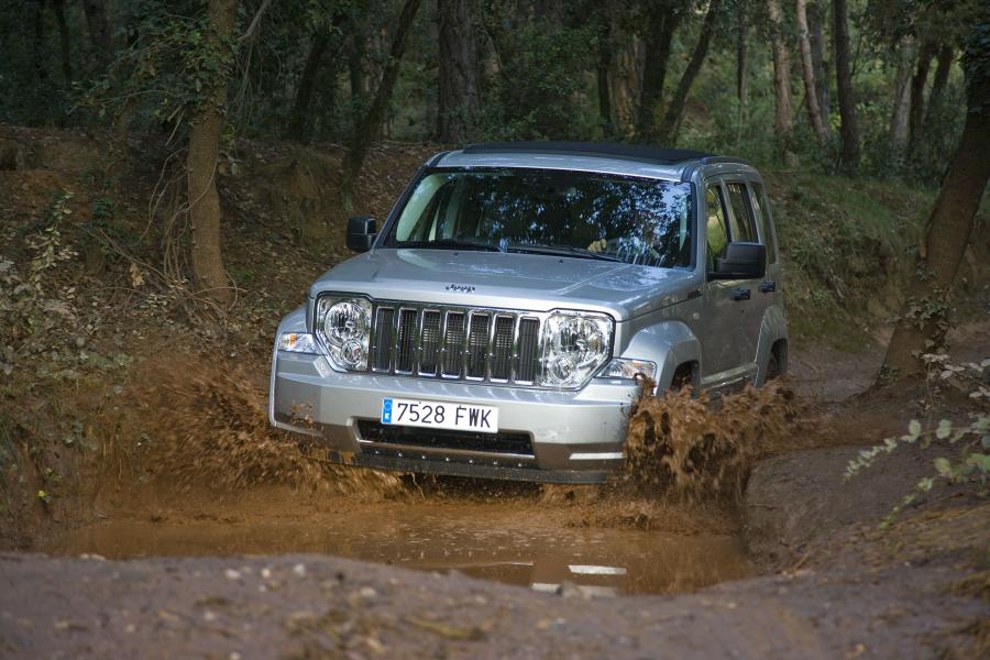  Jeep Cherokee 2008 года  (фото 32 из 161)
